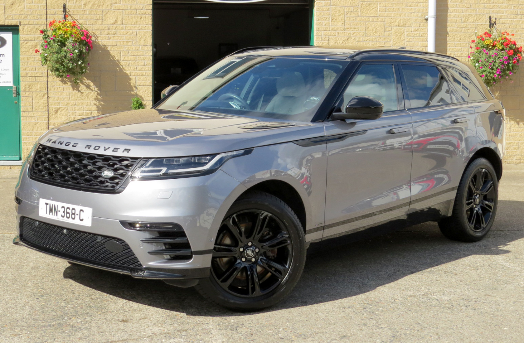 Range Rover Velar D200-A R-Dynamic Edition AWD