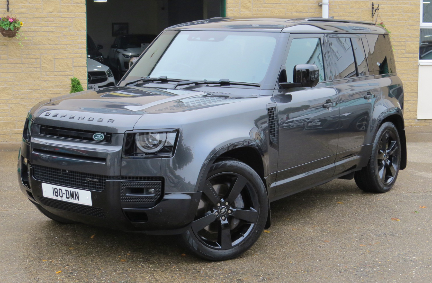 Land Rover Defender 110 D300-A MHEV X-Dynamic HSE AWD