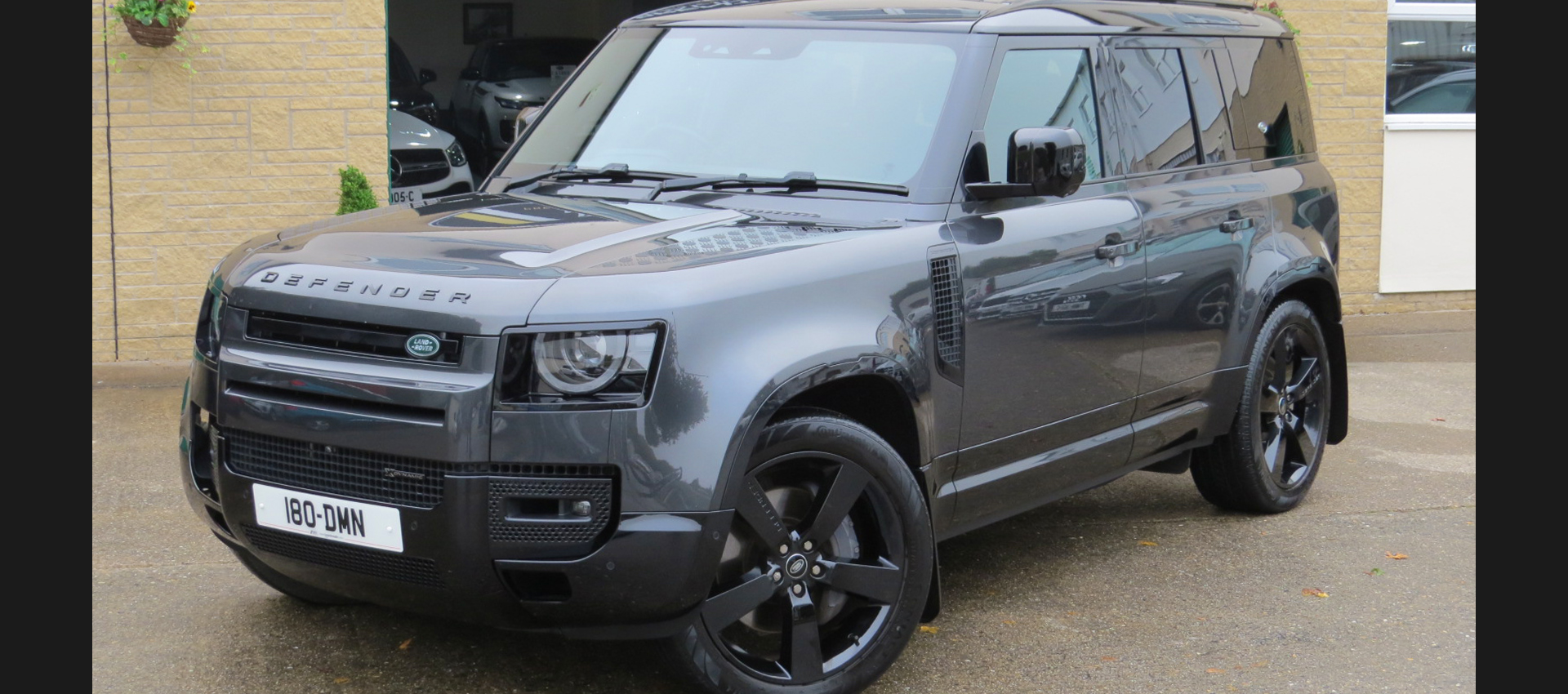 Land Rover Defender 110 D300-A MHEV X-Dynamic HSE AWD
