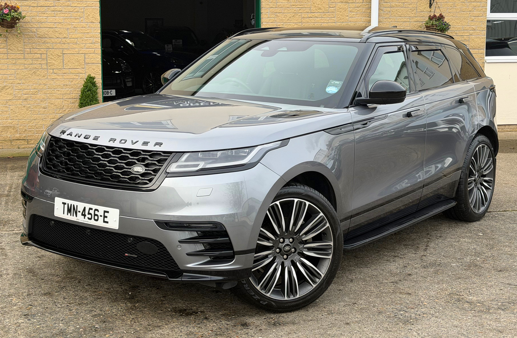 Range Rover Velar D200-A MHEV R-Dynamic Edition AWD