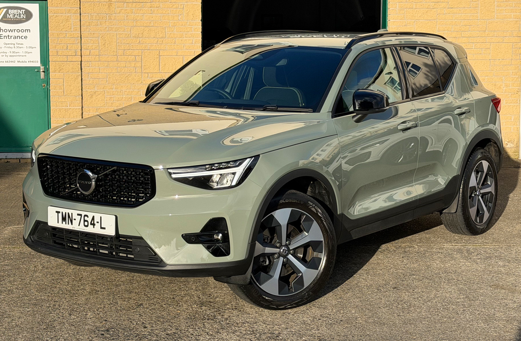 Volvo XC40 B3 Mild Hybrid Auto’ Plus Dark Theme
